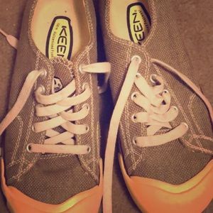Keen size 7 women’s